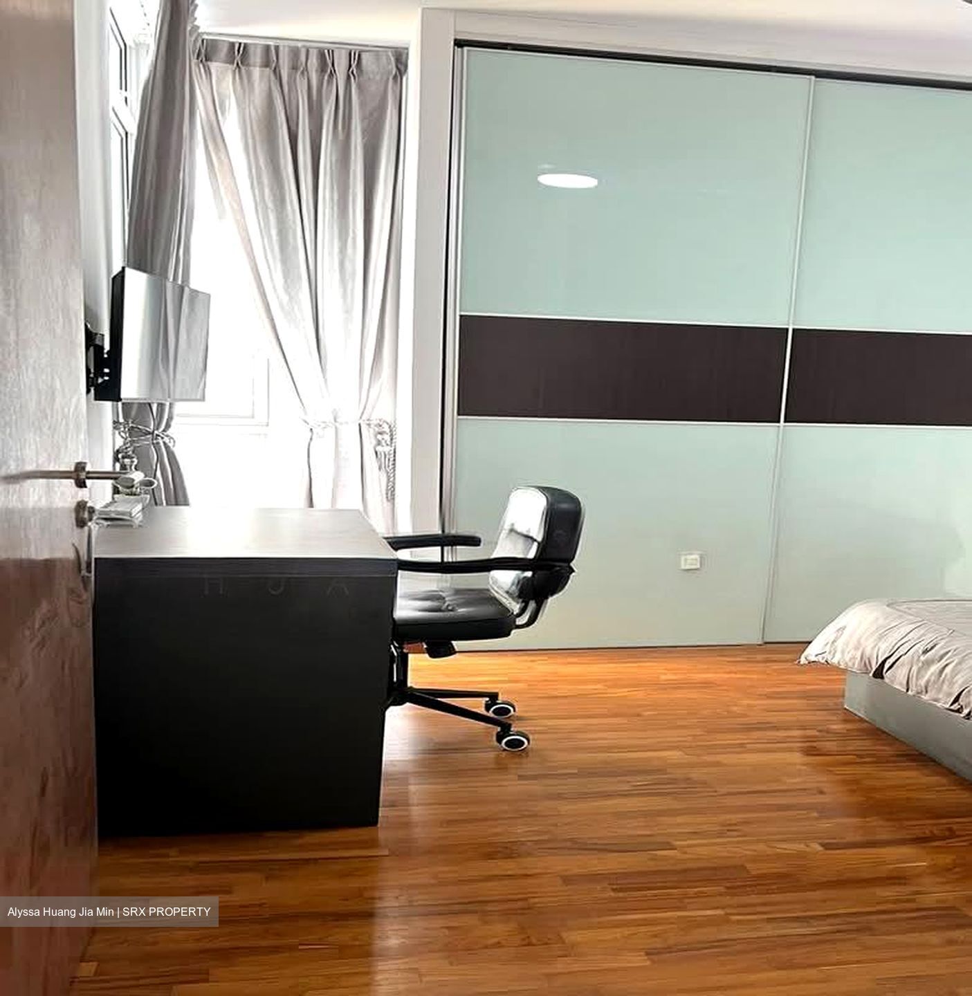 The Lakeshore (D22), Condominium #563315091